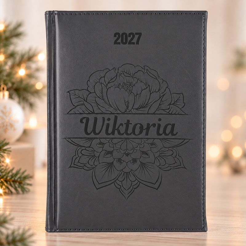 Kalendarz na 2027 rok - dzienny / szary / A5 / z Grawerem na okładce