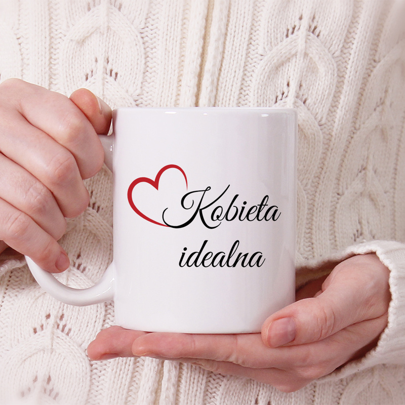 Zestaw prezentowy dla kobiety – personalizowany ręcznik 70 × 140 cm i kubek z nadrukiem 330 ml